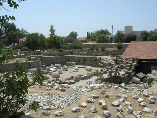 mausoleum-of-maussollos-at-halicarnassus-4