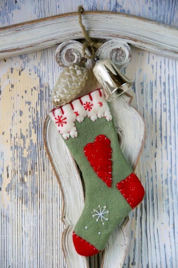 Elegant-Christmas-Stockings-Holiday-Crafts_13