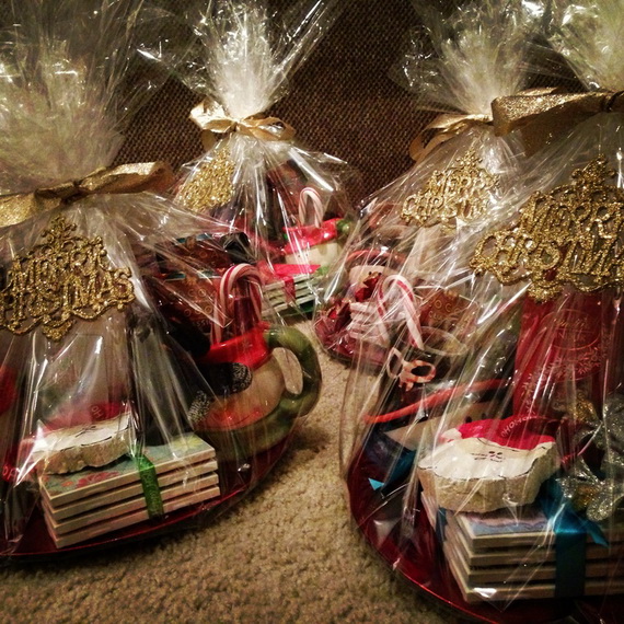 Traditional Christmas Gift Basket Idea_05