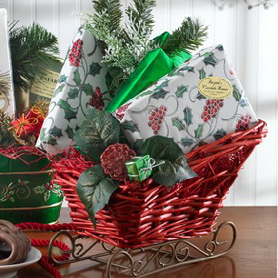 Traditional Christmas Gift Basket Idea_08
