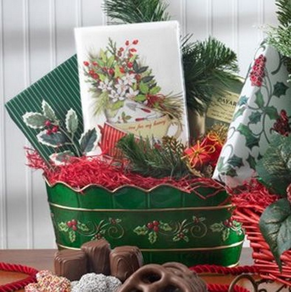 Traditional Christmas Gift Basket Idea_14