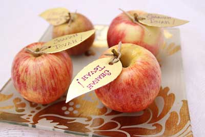 An Elegant and Creative Rosh Hashanah Table and decoration ideas