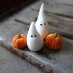 Creative Decorating Ideas for Halloween Cupcakes (1)