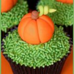 Creative Decorating Ideas for Halloween Cupcakes (10)