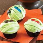 Creative Decorating Ideas for Halloween Cupcakes (8)