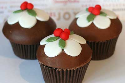 Simple and Creative Christmas Themed Cupcake Designs and Decorating Ideas