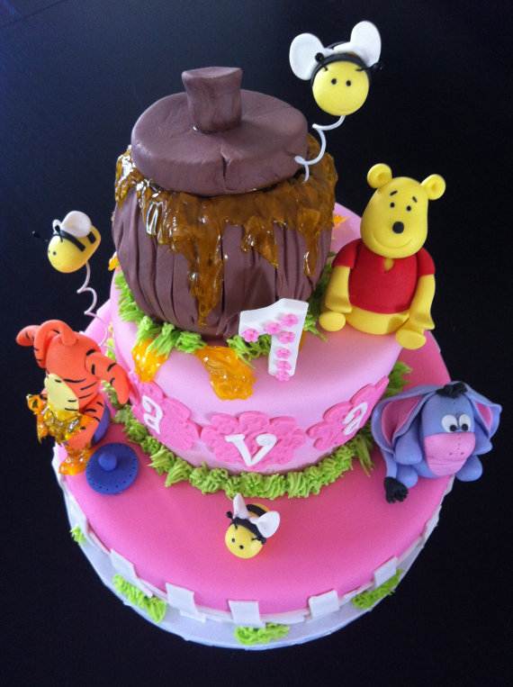 Winnie-the-Pooh-Cake-and-Cupcakes-Decorating-Ideas_63