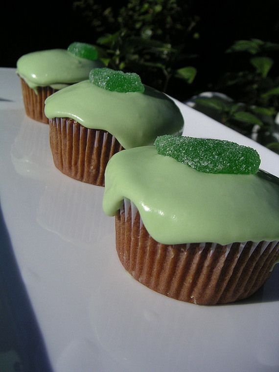 St-Patricks-Day-Gingerbread-Guinness-Cupcakes_resize