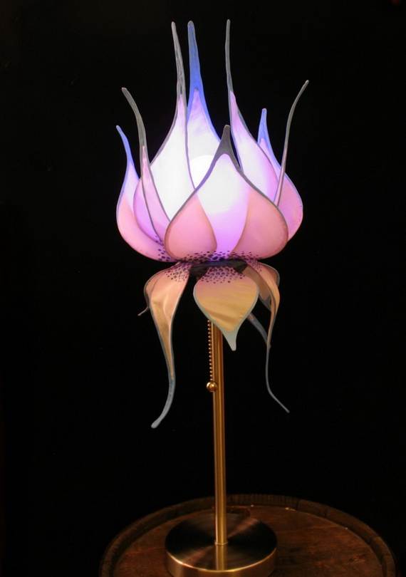 DIY-Paper-Lotus-Lanterns-for-Buddha’s-Birthday__281