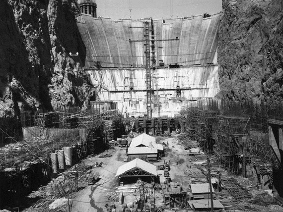 Construction_of_Hoover_Dam_1934-1