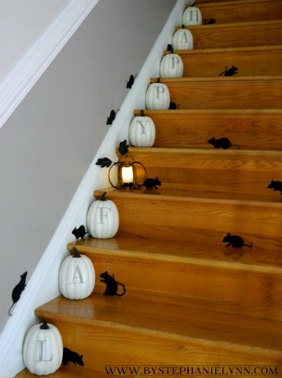 50 Unique Fall Staircase Decor Ideas_08