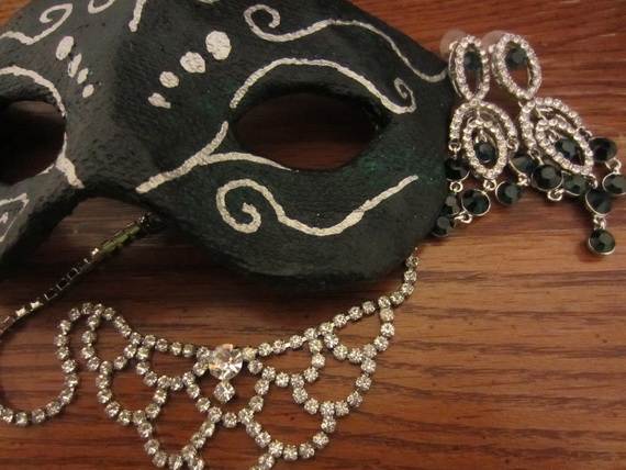 How-to-Make-a-Paper-Mache-Mask-With-a-Foil-Mold_54