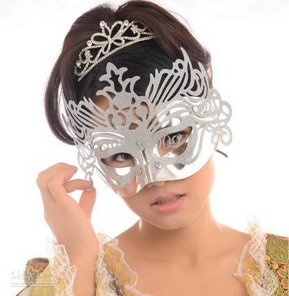 How-to-Make-a-Paper-Mache-Mask-With-a-Foil-Mold_68