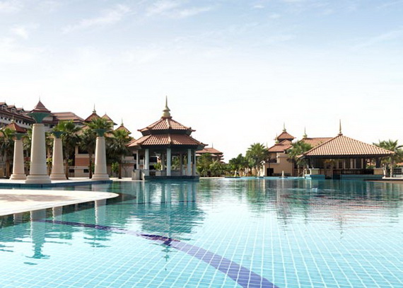 Anantara_Dubai_The_Palm_Resort_Main_Swimming_Pool