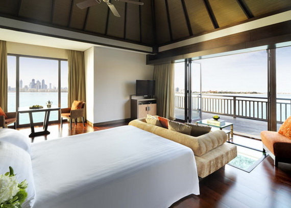 Anantara_Dubai_The_Palm_Resort_One_Bedroom_Over_Water_Villa_Bedroom