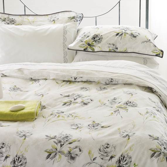 Modern-Bedding-Sets-and-Romantic-Ideas-for-Mothers-Day-Gift-_3