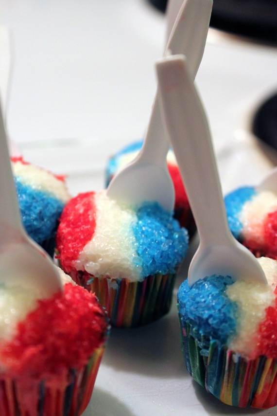 Spectacular Red, Blue, and White Cupcake Decorating Ideas (15)