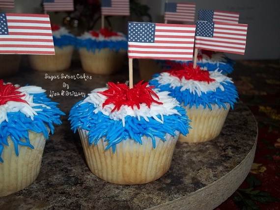 Spectacular Red, Blue, and White Cupcake Decorating Ideas (19)