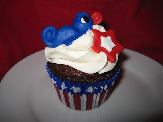 Spectacular Red, Blue, and White Cupcake Decorating Ideas (3)