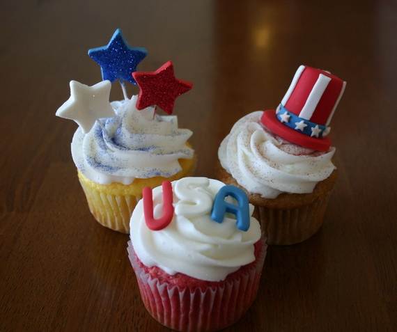 Spectacular Red, Blue, and White Cupcake Decorating Ideas (4)