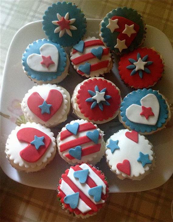 Spectacular Red, Blue, and White Cupcake Decorating Ideas (5)