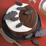 45-Edible-Decoration-Ideas-for-Halloween-Cakes-and-Cupcak-14