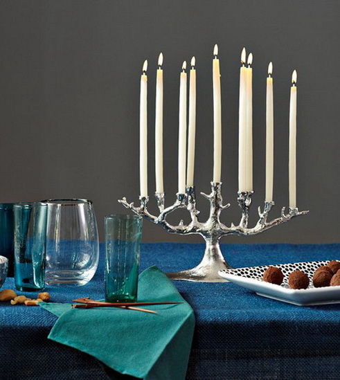 Classic and Elegant Hanukkah decor ideas_49