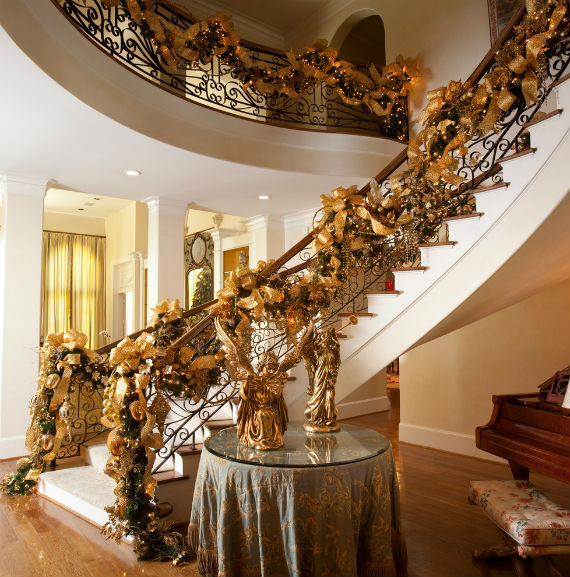 Creative Holiday In Gold Decorating Ideas