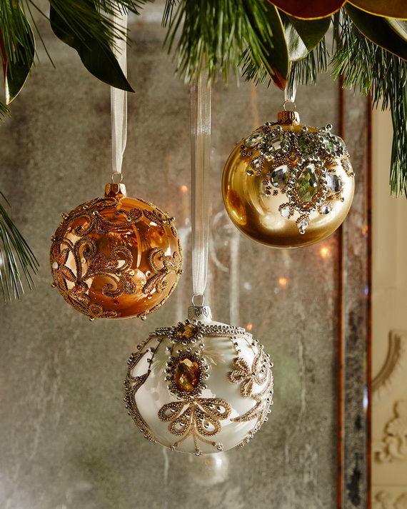 Creative Holiday In Gold Decorating Ideas_08