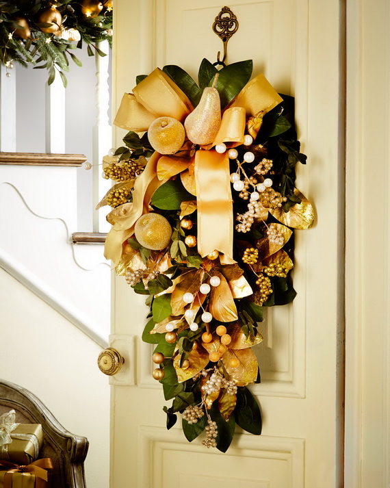 Creative Holiday In Gold Decorating Ideas_13