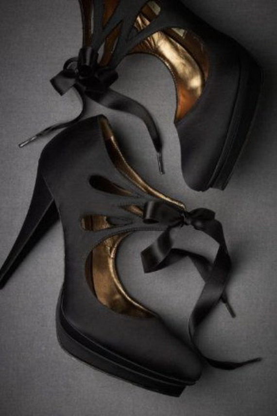 Gorgeous Halloween Wedding Shoes Inspirations For a Spooky Big Day_43