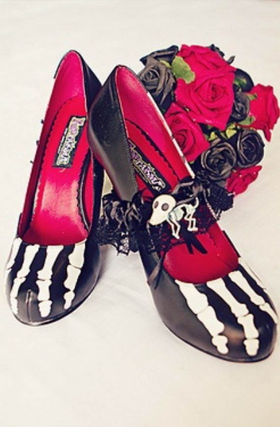 Gorgeous Halloween Wedding Shoes Inspirations For a Spooky Big Day_44