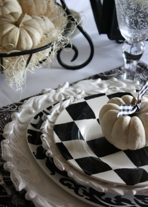 Whimsical Spooky Halloween Table Decoration Wedding Ideas _58