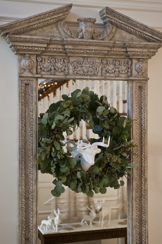 Creative Christmas Wreath Decor Ideas_38