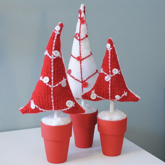 Cute And Cozy Knitted Christmas Decorations_23