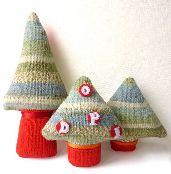 Cute And Cozy Knitted Christmas Decorations_38