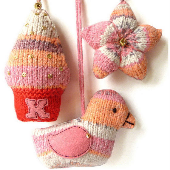 Cute And Cozy Knitted Christmas Decorations_51