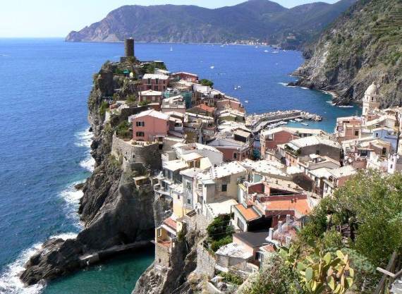 Explore-Stunning-The-Cinque-Terre-town-Of-Vernazza-On-The-Italian-Riviera-6
