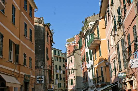 Explore-Stunning-The-Cinque-Terre-town-Of-Vernazza-On-The-Italian-Riviera-8