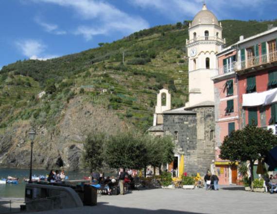 Explore-Stunning-The-Cinque-Terre-town-Of-Vernazza-On-The-Italian-Riviera2