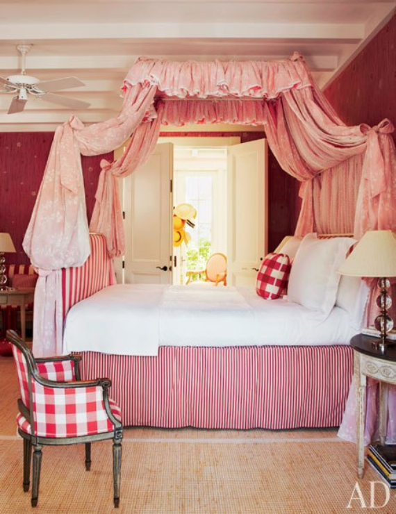 Hot Valentine Room Designs in Rich and Energetic Red Colors   (44)