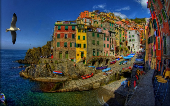 Riomaggiore An Incredible cliff-Side Village In Italy (12)