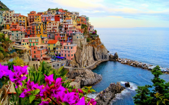 Riomaggiore An Incredible cliff-Side Village In Italy (13)