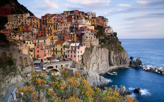 Riomaggiore An Incredible cliff-Side Village In Italy (14)