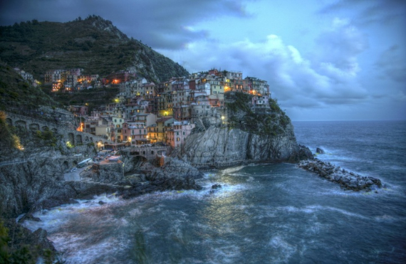 Riomaggiore An Incredible cliff-Side Village In Italy (21)