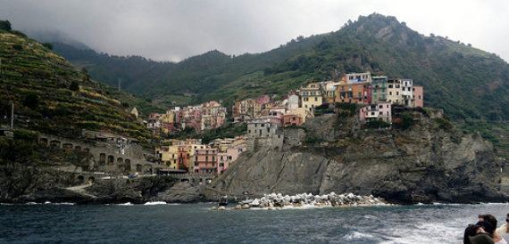 Riomaggiore An Incredible cliff-Side Village In Italy (22)