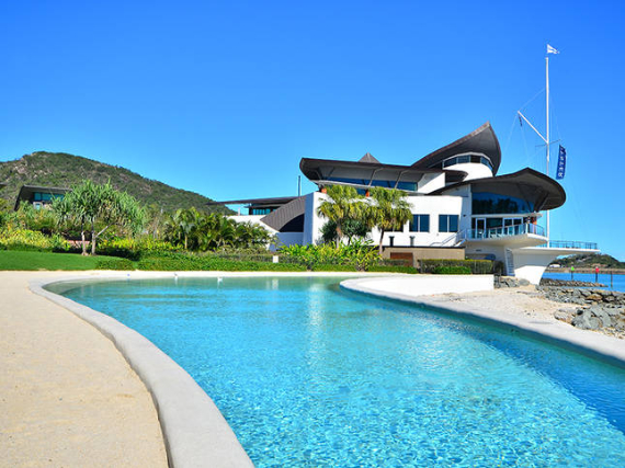 Luxury Yacht Club Villa 6 Blending in With Sea Waters Hamilton Island, Queensland, Australia (22)