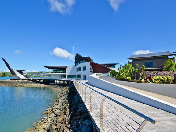Luxury Yacht Club Villa 6 Blending in With Sea Waters Hamilton Island, Queensland, Australia (26)