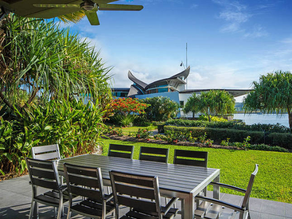 Luxury Yacht Club Villa 6 Blending in With Sea Waters Hamilton Island, Queensland, Australia (31)