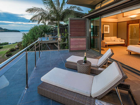 Luxury Yacht Club Villa 6 Blending in With Sea Waters Hamilton Island, Queensland, Australia (9)